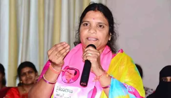 గ్యాస్ వినియోగదారులపై అదనపు భారం మోపొద్దు: మాజీ కార్పొరేటర్, బీఆర్ఎస్ నాయకురాలు గ్యాస్ వినియోగదారులపై అదనపు భారం మోపొద్దు: మాజీ కార్పొరేటర్, బీఆర్ఎస్ నాయకురాలు
