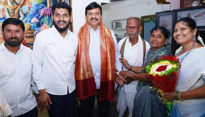 నిర్మాణ పురోగతి ఆధారంగా ప్రతి సోమవారం బిల్లులు విడుదల: మంత్రి పొంగులేటి నిర్మాణ పురోగతి ఆధారంగా ప్రతి సోమవారం బిల్లులు విడుదల: మంత్రి పొంగులేటి