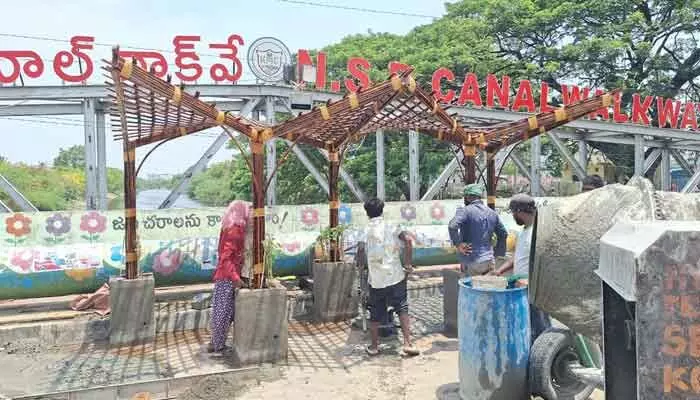 ఖమ్మంలో ఆధునిక మిస్టింగ్ బస్ స్టాప్ల ఏర్పాటు.. ఖమ్మంలో ఆధునిక మిస్టింగ్ బస్ స్టాప్ల ఏర్పాటు..
