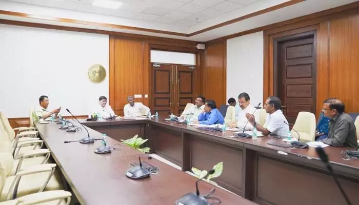 రాష్ట్రవ్యాప్తంగా12 ప్రత్యేక ఎన్ఫోర్స్మెంట్ బృందాలు : మంత్రి పొన్నం ప్రభాకర్ రాష్ట్రవ్యాప్తంగా12 ప్రత్యేక ఎన్ఫోర్స్మెంట్ బృందాలు : మంత్రి పొన్నం ప్రభాకర్