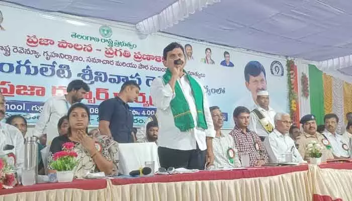 ప్రజా దర్బార్లో వచ్చిన ప్రతి న్యాయబద్ధమైన సమస్యను పరిష్కరిస్తాం: మంత్రి పొంగులేటి ప్రజా దర్బార్లో వచ్చిన ప్రతి న్యాయబద్ధమైన సమస్యను పరిష్కరిస్తాం: మంత్రి పొంగులేటి