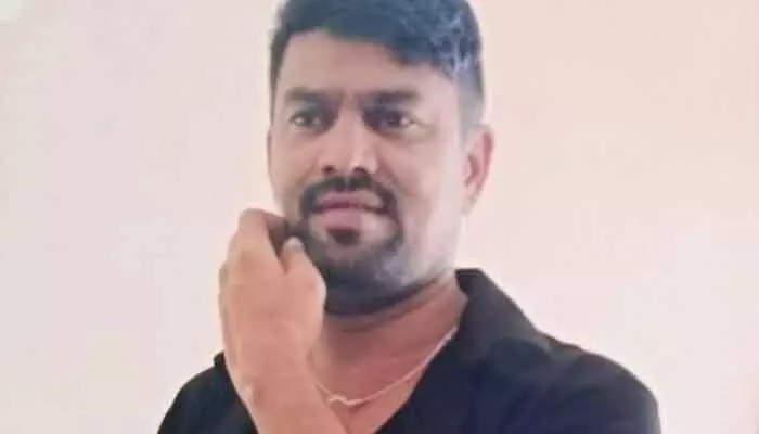 భార్యతో విభేదాలు.. భర్త ఆత్మహత్య.. అనాథలైన ఇద్దరు కూతుర్లు భార్యతో విభేదాలు.. భర్త ఆత్మహత్య.. అనాథలైన ఇద్దరు కూతుర్లు