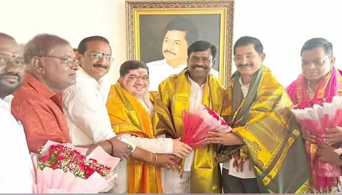 కార్మికుల సంక్షేమం కోసం మరింత సమర్థవంతంగా పని చేయాలి :మంత్రి పొన్నం ప్రభాకర్ కార్మికుల సంక్షేమం కోసం మరింత సమర్థవంతంగా పని చేయాలి :మంత్రి పొన్నం ప్రభాకర్