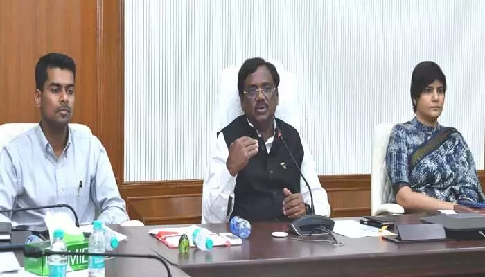 ఇసుక మాఫియా అంతు చూస్తాం : మంత్రి వివేక్ ఇసుక మాఫియా అంతు చూస్తాం : మంత్రి వివేక్