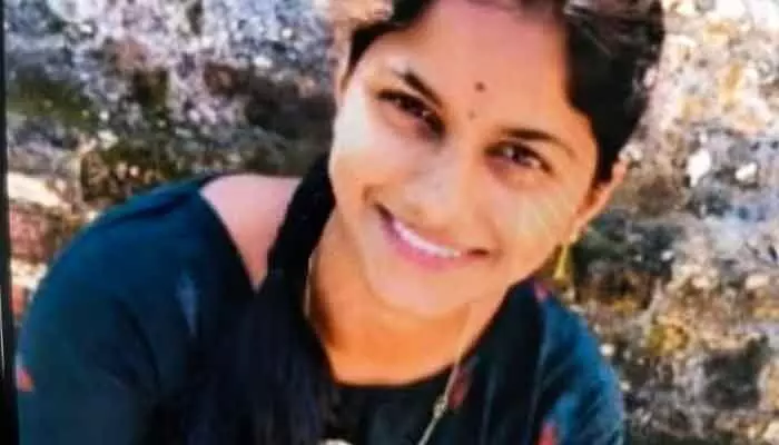 లోన్ యాప్ వేధింపులతో వివాహిత ఆత్మహత్య.. లోన్ యాప్ వేధింపులతో వివాహిత ఆత్మహత్య..