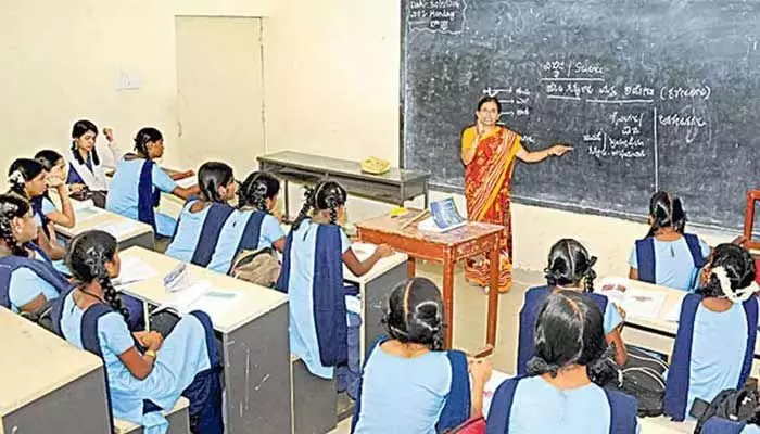 సేవలు అపారం.. వేతనం స్వల్పం! సేవలు అపారం.. వేతనం స్వల్పం!