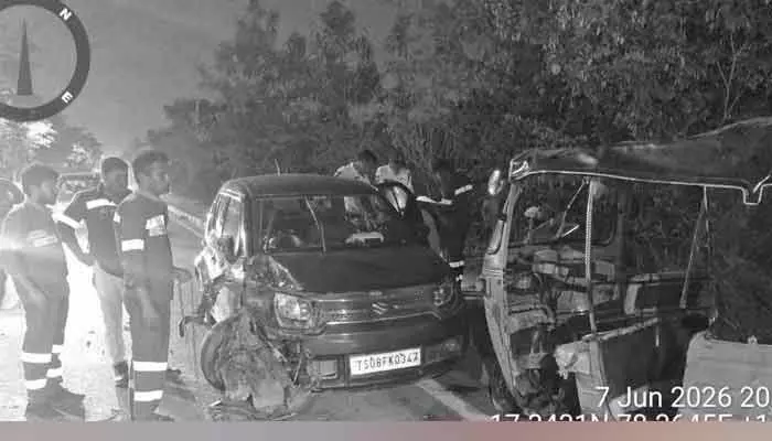 ఆటోను ఢీకొన్న కారు.. ఆటో డ్రైవర్ మృతి ఆటోను ఢీకొన్న కారు.. ఆటో డ్రైవర్ మృతి