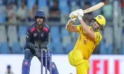 బ్యాట్ బౌల్ తో విజృంభించిన అర్జున్ టెండూల్కర్.. ప్రశంసల జల్లు బ్యాట్ బౌల్ తో విజృంభించిన అర్జున్ టెండూల్కర్.. ప్రశంసల జల్లు