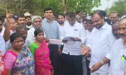 ఎస్సీ కార్పొరేషన్ భూములపై మంత్రి అడ్లూరి ఆగ్రహం.. ఎస్సీ కార్పొరేషన్ భూములపై మంత్రి అడ్లూరి ఆగ్రహం..