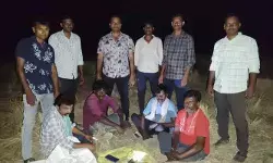 పేకాట స్థావరం పై పోలీసుల దాడి పేకాట స్థావరం పై పోలీసుల దాడి
