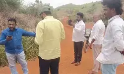 అక్రమ మట్టి దందా అడ్డుకున్న ఆర్‌ఐపై దౌర్జన్యం