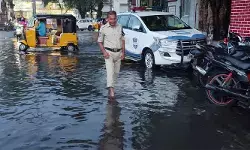చాదర్ఘాట్ పోలీస్ స్టేషన్ ముందు జలదిగ్బంధం చాదర్ఘాట్ పోలీస్ స్టేషన్ ముందు జలదిగ్బంధం