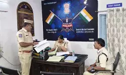 పోలీస్ స్టేషన్ల పనితీరు నిరంతరం పర్యవేక్షించాలి : ఎస్పీ జానకి పోలీస్ స్టేషన్ల పనితీరు నిరంతరం పర్యవేక్షించాలి : ఎస్పీ జానకి