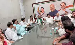 గిరిజన రిజర్వేషన్లకు 50 ఏళ్లు.. తెలంగాణలో కాంగ్రెస్ 50 రోజుల బస్సు యాత్ర గిరిజన రిజర్వేషన్లకు 50 ఏళ్లు.. తెలంగాణలో కాంగ్రెస్ 50 రోజుల బస్సు యాత్ర