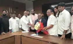 దళిత క్రిష్టియన్లకు ఎస్సీ హోదా కల్పించాలి.. జస్టిస్ కేజీ బాలకృష్ణన్తో బీఆర్ఎస్ బృందం భేటీ దళిత క్రిష్టియన్లకు ఎస్సీ హోదా కల్పించాలి.. జస్టిస్ కేజీ బాలకృష్ణన్తో బీఆర్ఎస్ బృందం భేటీ