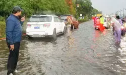 హైదరాబాద్లో వాన బీభత్సం.. క్షేత్రస్థాయిలో హైడ్రా చీఫ్ పర్యవేక్షణ హైదరాబాద్లో వాన బీభత్సం.. క్షేత్రస్థాయిలో హైడ్రా చీఫ్ పర్యవేక్షణ