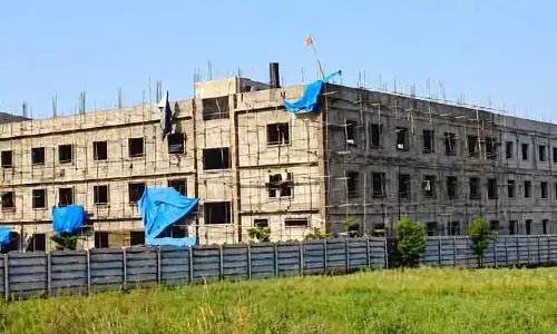 111 జీవోకు తూట్లు.. నానాజీపూర్‌లో వివాదాస్పద స్కూల్