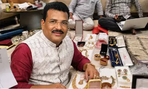 ఈఎన్‌సీ మోహన్ నాయక్ ఇంట్లో కిలోల కొద్ది బంగారం.. ఏసీబీ రైడ్స్ లో విస్తుపోయే విషయాలు