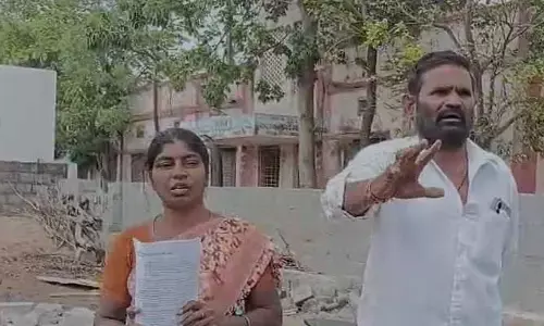 త‌మ గుడిసె కూల్చిన వారిపై చర్యలు తీసుకోవాలి : బాధిత కుటుంబం