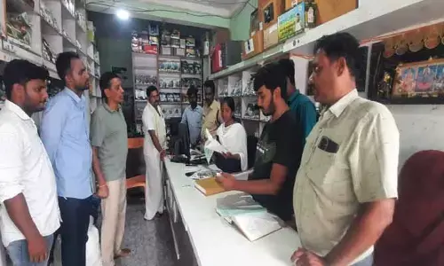 కాటారం ఫర్టిలైజర్‌ షాపుల్లో టాస్క్ ఫోర్స్ టీం ఆకస్మిక తనిఖీలు
