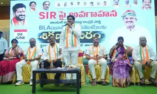 కాంగ్రెస్ ఓటర్లపై కేంద్రం కక్ష్య