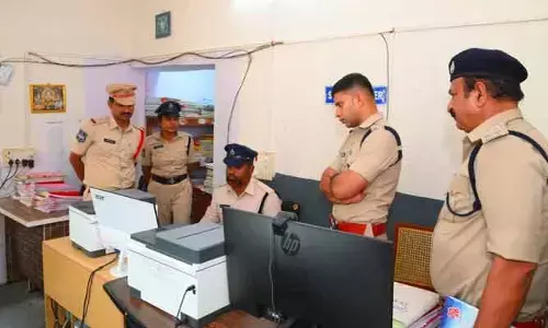 దేవరకొండ సీఐ కార్యాలయంలో ఎస్పీ ఆకస్మిక తనిఖీ