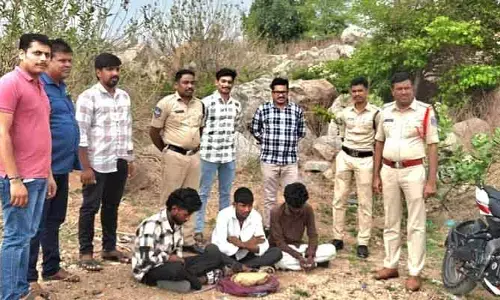 తుర్కపల్లిలో గంజాయి ముఠా గుట్టురట్టు.. ముగ్గురు అరెస్ట్