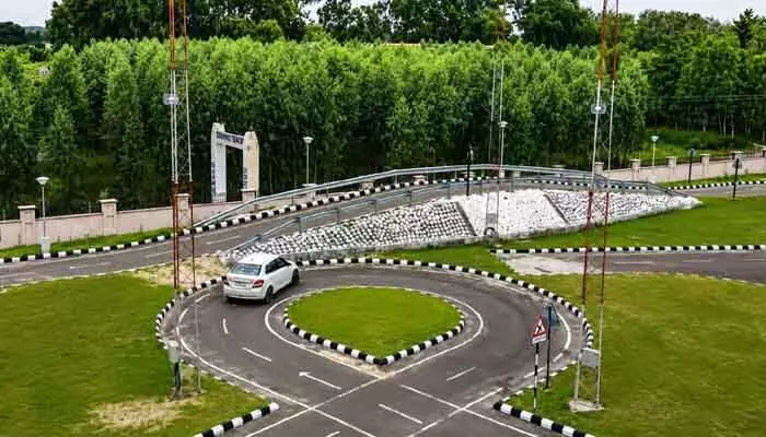 ఆర్టీఓల్లో రహస్య కోడ్ల కలకలం.. కుమ్మక్కైతే వెంటనే సస్పెన్షన్ ఆర్టీఓల్లో రహస్య కోడ్ల కలకలం.. కుమ్మక్కైతే వెంటనే సస్పెన్షన్