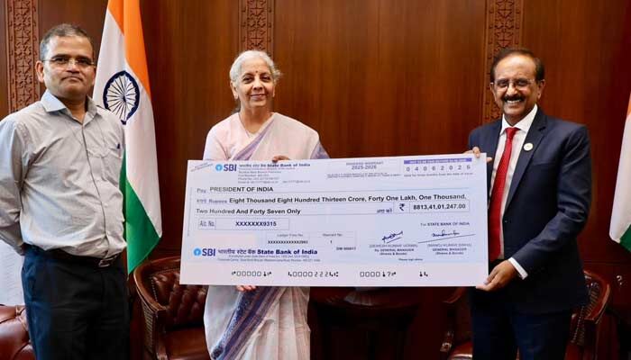 ఆర్థిక మంత్రికి ₹8,813 కోట్ల చెక్కు అందజేసిన చైర్మన్ సిఎస్ శెట్టి!