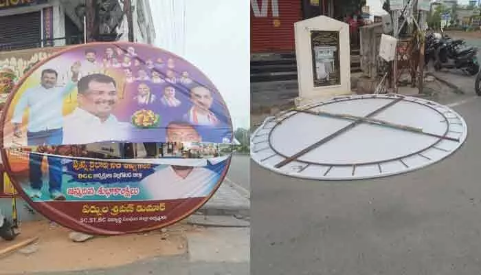 జిల్లా కాంగ్రెస్లో కోల్డ్ వార్.. బర్త్డే ఫ్లెక్సీలో కనిపించని మంత్రి కోమటిరెడ్డి ఫొటో! జిల్లా కాంగ్రెస్లో కోల్డ్ వార్.. బర్త్డే ఫ్లెక్సీలో కనిపించని మంత్రి కోమటిరెడ్డి ఫొటో!