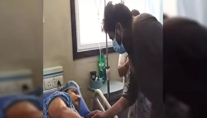 స్టీల్ ప్లాంట్ క్షతగాత్రులకు మంత్రుల పరామర్శ.. జీవితాంతం అండగా ప్రభుత్వం స్టీల్ ప్లాంట్ క్షతగాత్రులకు మంత్రుల పరామర్శ.. జీవితాంతం అండగా ప్రభుత్వం