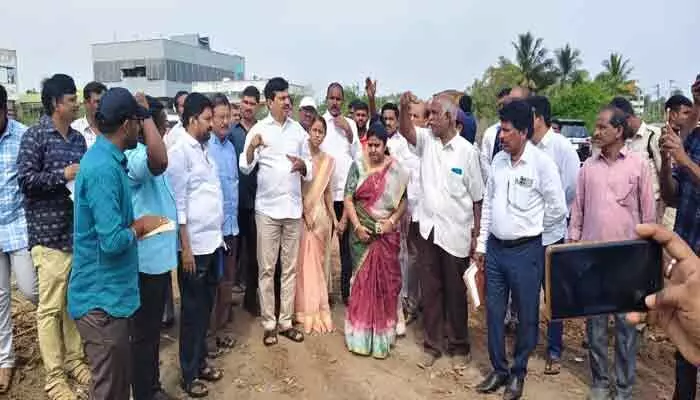 ప్రభుత్వ భూములను యుద్ధ ప్రాతిపదికన సర్వే చేయాలి:మంత్రి పొంగులేటి ప్రభుత్వ భూములను యుద్ధ ప్రాతిపదికన సర్వే చేయాలి:మంత్రి పొంగులేటి