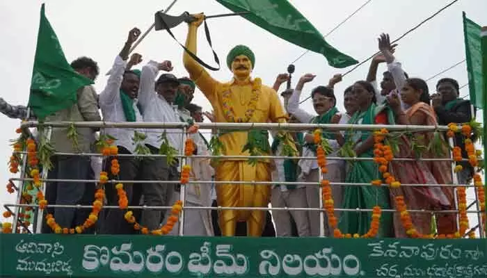 కొమురం భీం విగ్రహాన్ని ఆవిష్కరించిన ఎమ్మెల్యే తెల్లం వెంకట్రావు కొమురం భీం విగ్రహాన్ని ఆవిష్కరించిన ఎమ్మెల్యే తెల్లం వెంకట్రావు