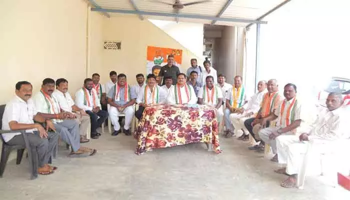 సీఎం సభను విజయవంతం చేయాలి : ఎమ్మెల్యే కసిరెడ్డి సీఎం సభను విజయవంతం చేయాలి : ఎమ్మెల్యే కసిరెడ్డి