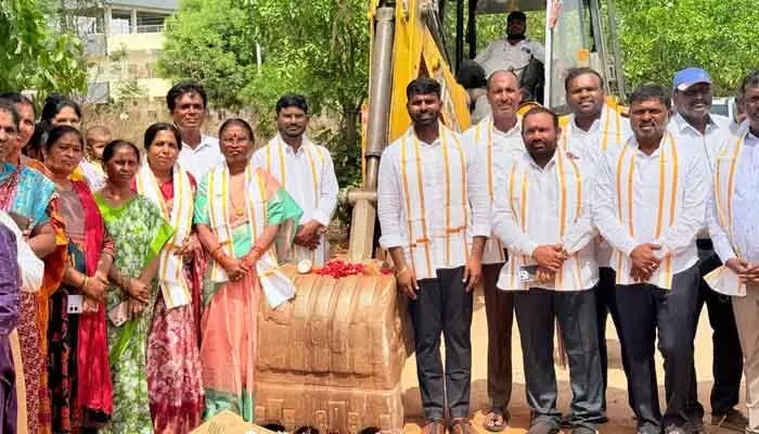 రూ. 80 లక్షలతో బీపీఆర్ కాలనీ, ఆర్ఎన్ఎస్ కాలనీ ప్రధాన మార్గం డ్రైనేజీ పనులకు శంకుస్థాపన రూ. 80 లక్షలతో బీపీఆర్ కాలనీ, ఆర్ఎన్ఎస్ కాలనీ ప్రధాన మార్గం డ్రైనేజీ పనులకు శంకుస్థాపన