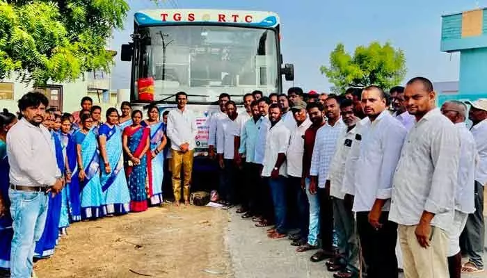 ఏర్గట్ల మహిళా సమాఖ్యకు ఆర్టీసీ బస్సు కేటాయింపు ఏర్గట్ల మహిళా సమాఖ్యకు ఆర్టీసీ బస్సు కేటాయింపు