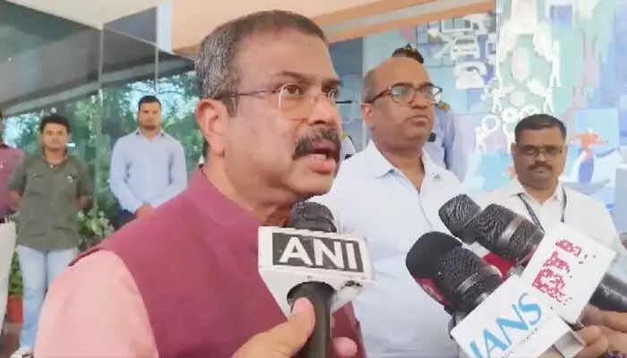 నీట్ రీ-ఎగ్జామ్కు పకడ్బందీ ఏర్పాట్లు చేస్తున్నాం: కేంద్ర మంత్రి ధర్మేంద్ర ప్రధాన్ నీట్ రీ-ఎగ్జామ్కు పకడ్బందీ ఏర్పాట్లు చేస్తున్నాం: కేంద్ర మంత్రి ధర్మేంద్ర ప్రధాన్