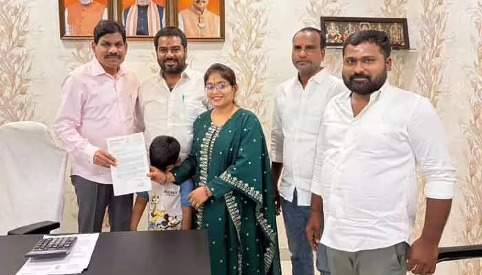 బుల్లెట్ ట్రైన్ కోసం పోరాటం.. ఎంపీ, మాజీ ఎంపీలకు వినతులు బుల్లెట్ ట్రైన్ కోసం పోరాటం.. ఎంపీ, మాజీ ఎంపీలకు వినతులు