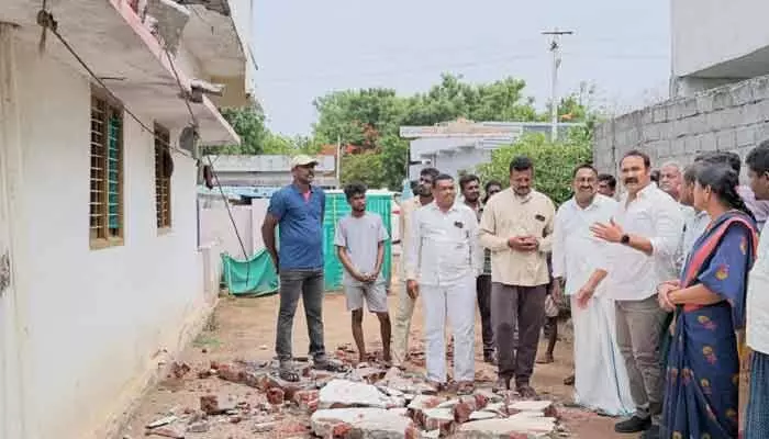 ప్రకృతి విపత్తు బాధితులను ప్రభుత్వం వెంటనే ఆదుకోవాలి : మాజీ ఎమ్మెల్యే ప్రకృతి విపత్తు బాధితులను ప్రభుత్వం వెంటనే ఆదుకోవాలి : మాజీ ఎమ్మెల్యే