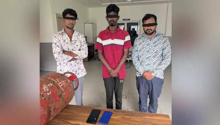 దొంగతనం కేసును ఛేదించిన పోలీసులు దొంగతనం కేసును ఛేదించిన పోలీసులు