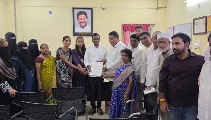 రూ.90 లక్షలకు పైగా ప్రభుత్వ ఆస్తుల అక్రమ విక్రయం పై సమగ్ర విచారణ జరపాలి రూ.90 లక్షలకు పైగా ప్రభుత్వ ఆస్తుల అక్రమ విక్రయం పై సమగ్ర విచారణ జరపాలి
