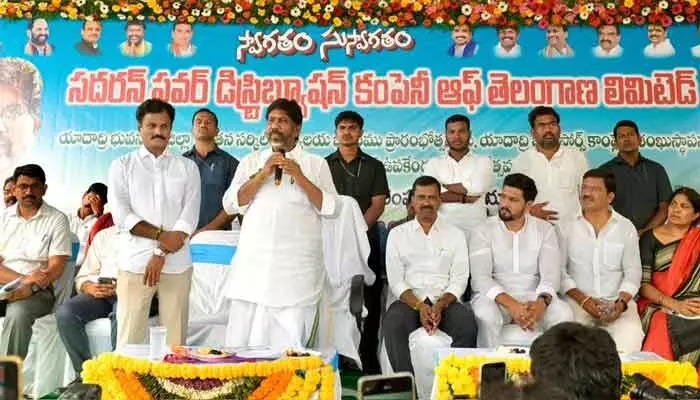 పన్నులు పెంచలేదు.. అప్పులు తీరుస్తూనే ‘ఇందిరమ్మ రాజ్యం’ నడిపిస్తున్నాం : డిప్యూటీ సీఎం పన్నులు పెంచలేదు.. అప్పులు తీరుస్తూనే ‘ఇందిరమ్మ రాజ్యం’ నడిపిస్తున్నాం : డిప్యూటీ సీఎం