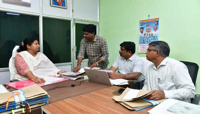 రెవెన్యూ రికార్డులు పక్కాగా ఉండాలి : కలెక్టర్ చిత్రా మిశ్రా రెవెన్యూ రికార్డులు పక్కాగా ఉండాలి : కలెక్టర్ చిత్రా మిశ్రా