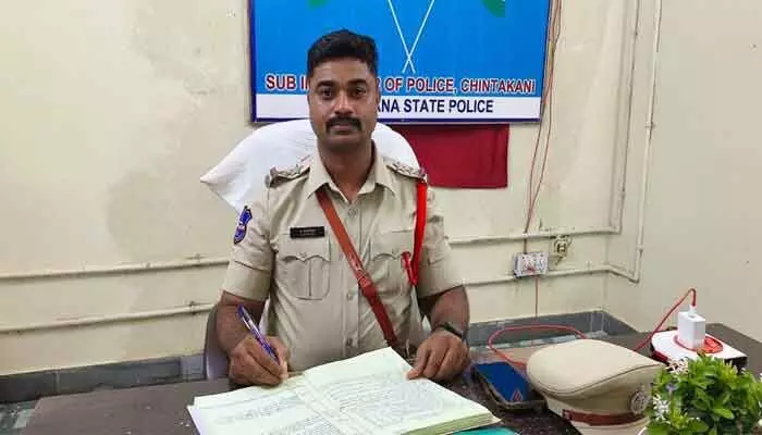 చింతకాని ఎస్ఐ గా జి నరేష్ బాధ్యతలు స్వీకరణ చింతకాని ఎస్ఐ గా జి నరేష్ బాధ్యతలు స్వీకరణ