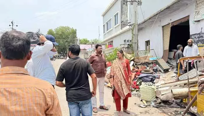 నిబంధనలు పాటించకపోతే చర్యలు తప్పవు : దావ స్వాతి నిబంధనలు పాటించకపోతే చర్యలు తప్పవు : దావ స్వాతి
