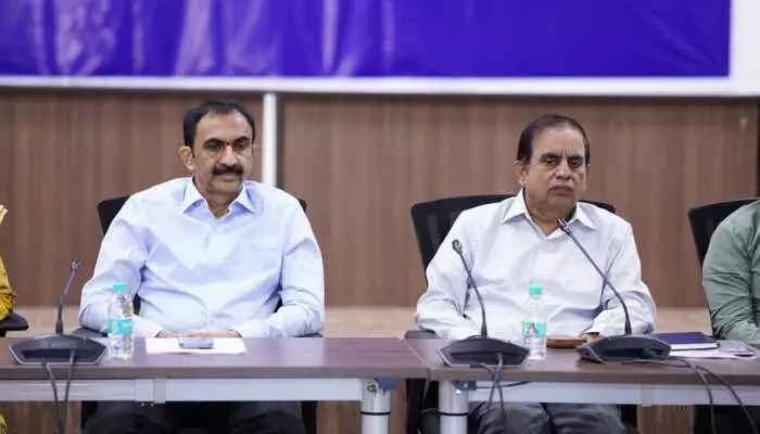 ఎస్ఐఆర్ ప్రతి ఒక్కరూ ప్రతిష్టాత్మకంగా తీసుకోవాలి: ఎన్నికల అధికారి సుదర్శన్ రెడ్డి ఎస్ఐఆర్ ప్రతి ఒక్కరూ ప్రతిష్టాత్మకంగా తీసుకోవాలి: ఎన్నికల అధికారి సుదర్శన్ రెడ్డి