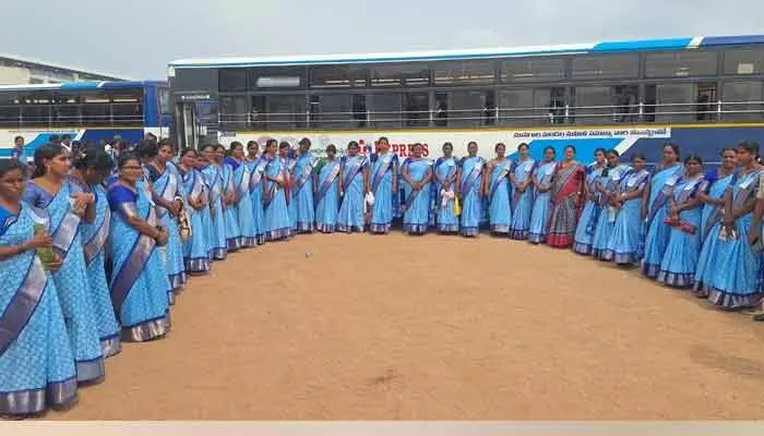 మహిళా సాధికారత దిశగా ముందడుగు : కలెక్టర్ తేజస్ నంద్ లాల్ పవార్ మహిళా సాధికారత దిశగా ముందడుగు : కలెక్టర్ తేజస్ నంద్ లాల్ పవార్