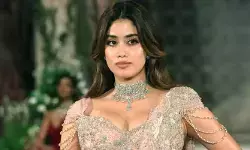 ట్రోలింగ్ వచ్చినప్పటికీ తగ్గని జాన్వీ క్రేజ్.. హార్రర్ మూవీలో బంపర్ ఆఫర్ కొట్టేసిందిగా! ట్రోలింగ్ వచ్చినప్పటికీ తగ్గని జాన్వీ క్రేజ్.. హార్రర్ మూవీలో బంపర్ ఆఫర్ కొట్టేసిందిగా!