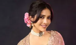 మెస్మరైజ్ చేసే అందాలతో ఆకట్టుకుంటున్న నభా నటేష్.. పలుచటి వస్త్రాల్లో హీట్ పెంచేసింది