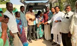 ఉపాధి పనులకు వెళ్తూ ప్రమాదం.. కూలీ మహిళకు గాయాలు ఉపాధి పనులకు వెళ్తూ ప్రమాదం.. కూలీ మహిళకు గాయాలు